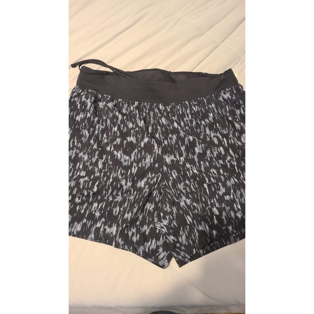 Under Armour Womens short Speedpocket with panty's inside Size Med Gray/Black